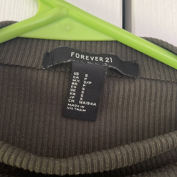 Forever 21 cropped mock neck top - Picture 2 of 2